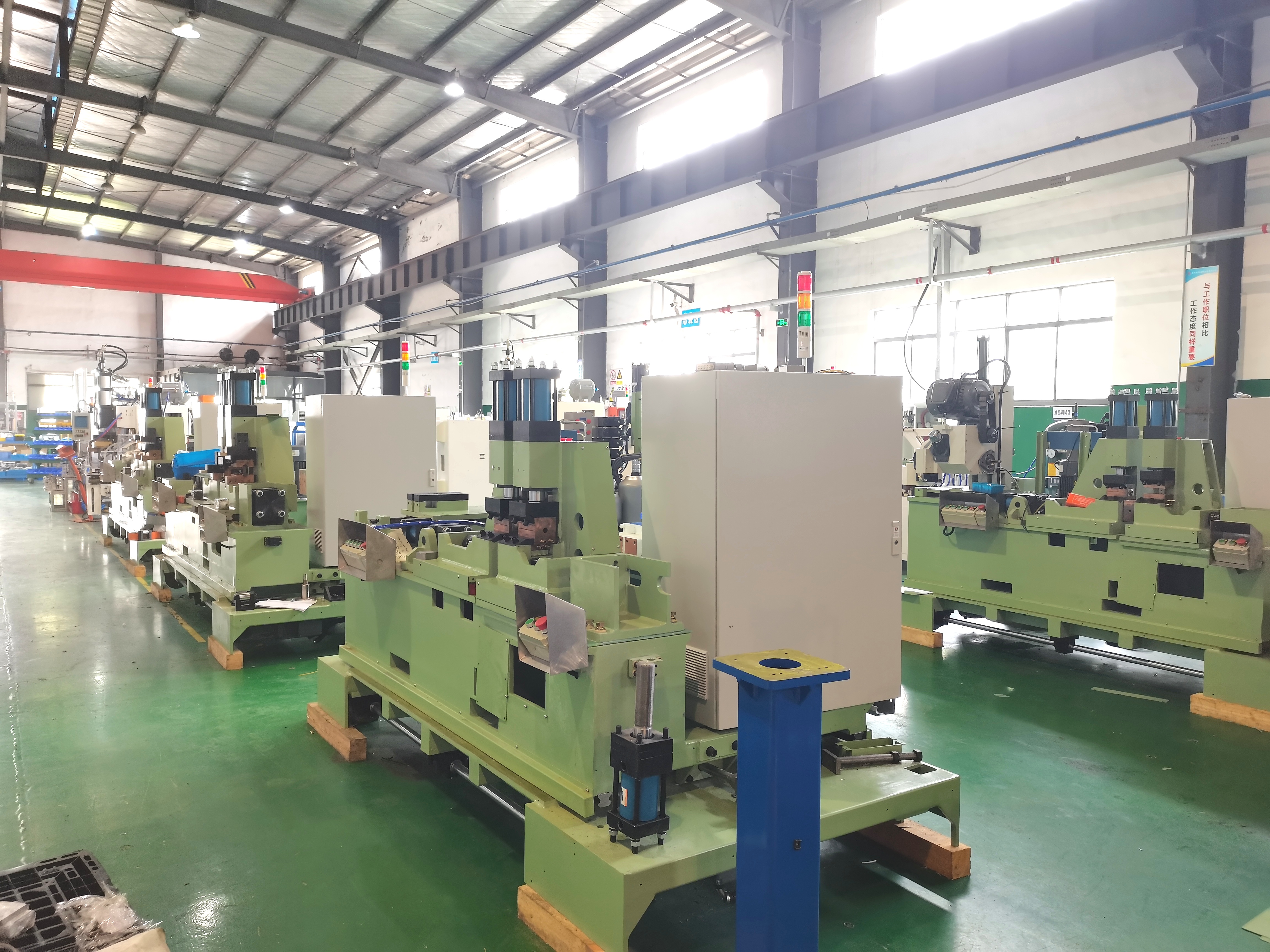 安嘉對(duì)焊機(jī)車(chē)間一角