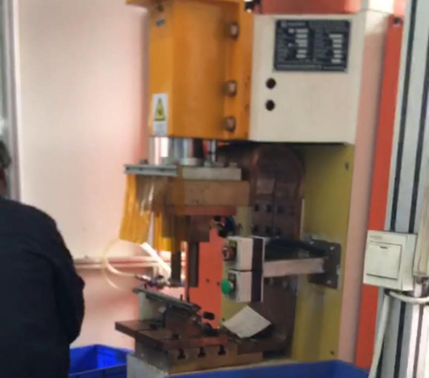 座椅滑軌滑芯加強(qiáng)塊凸焊機(jī),滑軌滑芯加強(qiáng)塊點(diǎn)焊機(jī) 座椅滑軌滑芯加強(qiáng)塊凸焊機(jī),滑軌滑芯加強(qiáng)塊點(diǎn)焊機(jī)