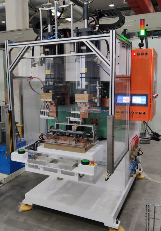 座椅滑軌螺栓雙頭凸焊機(jī)定制項(xiàng)目介紹 座椅滑軌螺栓雙頭凸焊機(jī)定制項(xiàng)目介紹