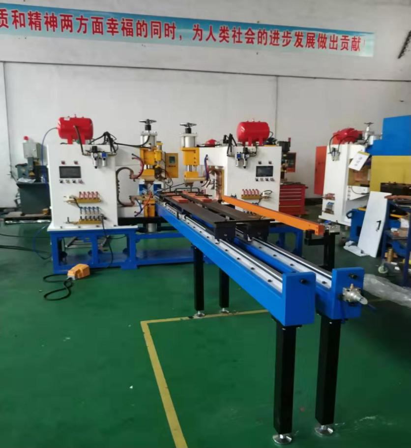 暖氣片自動(dòng)點(diǎn)焊機(jī)